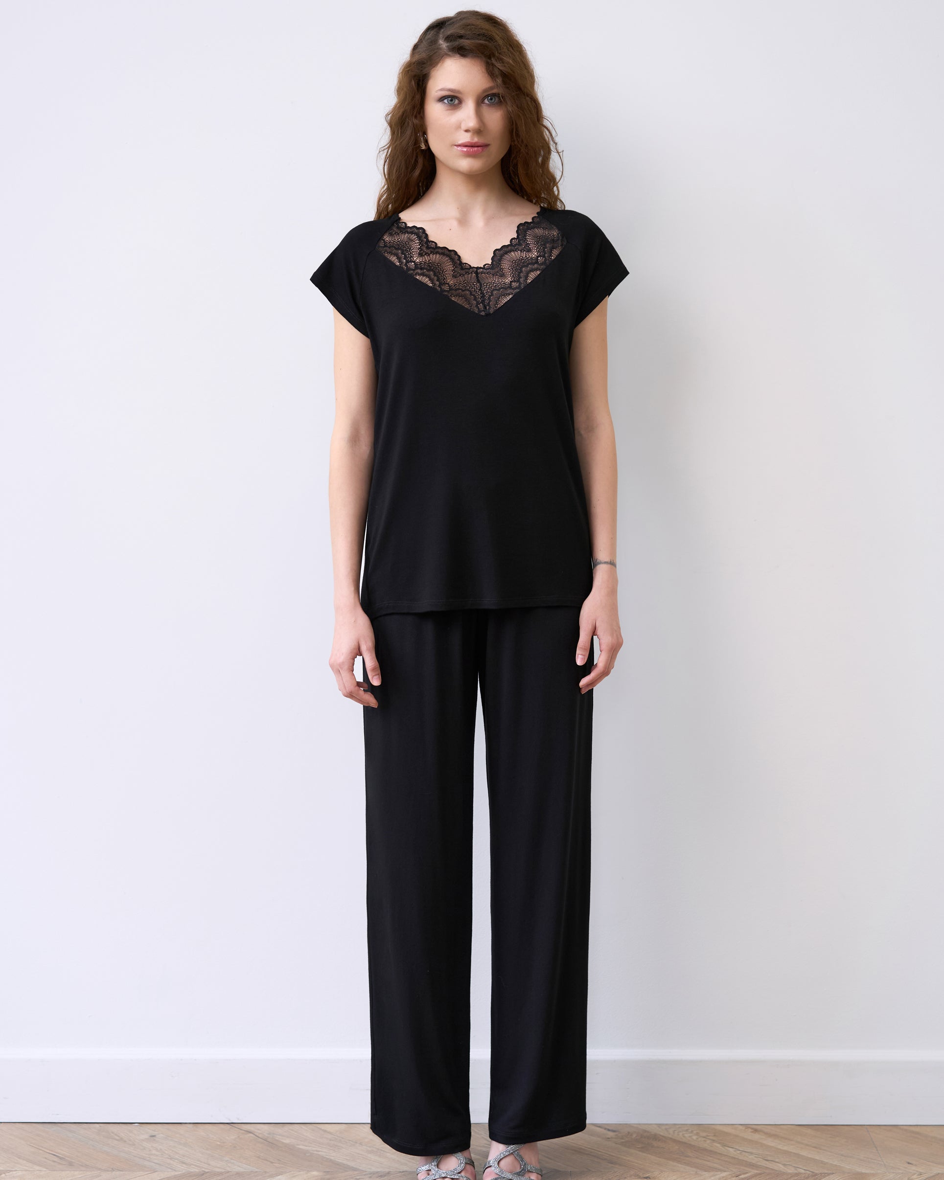 02101_black_1.jpg