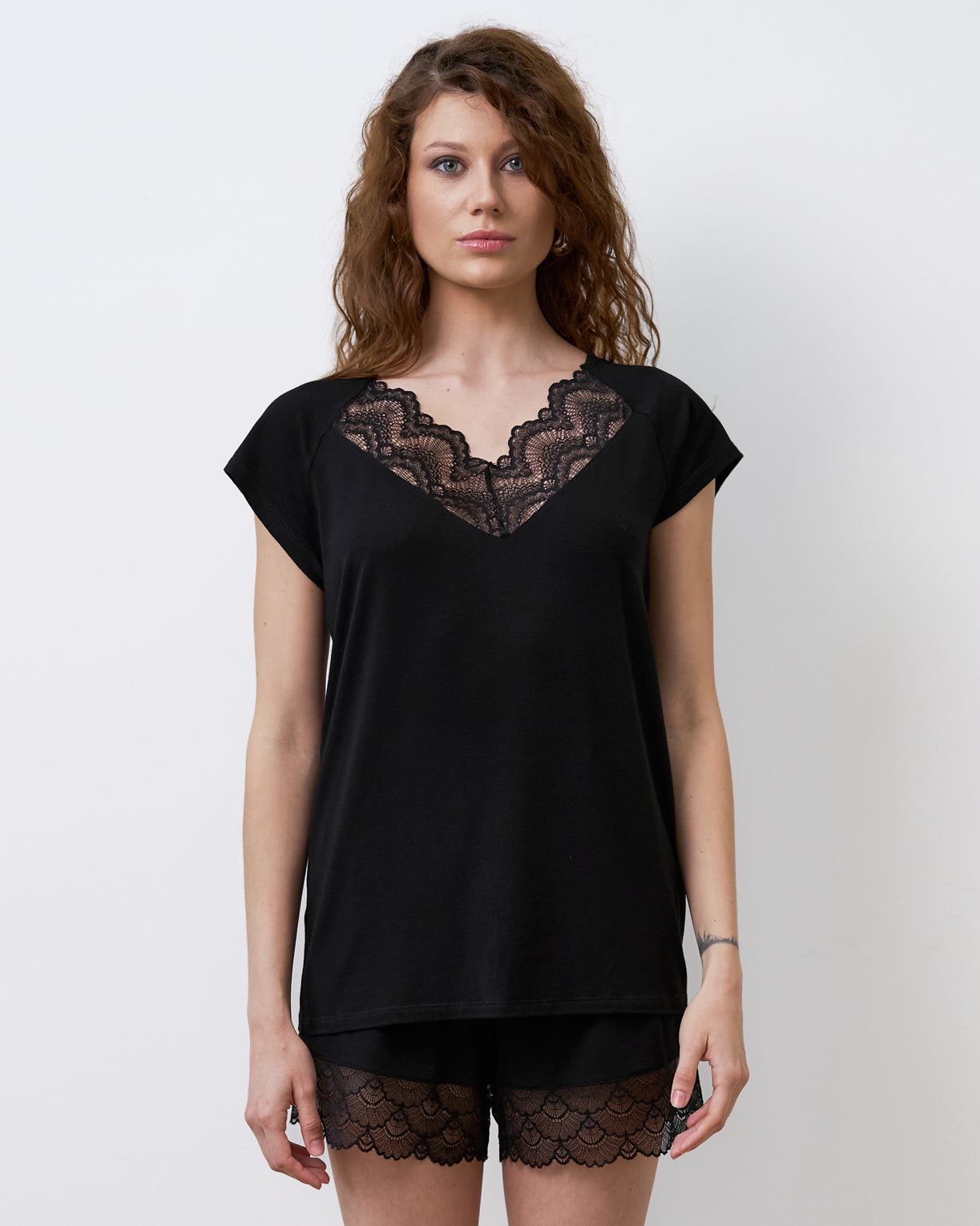 02103_black_1.jpg