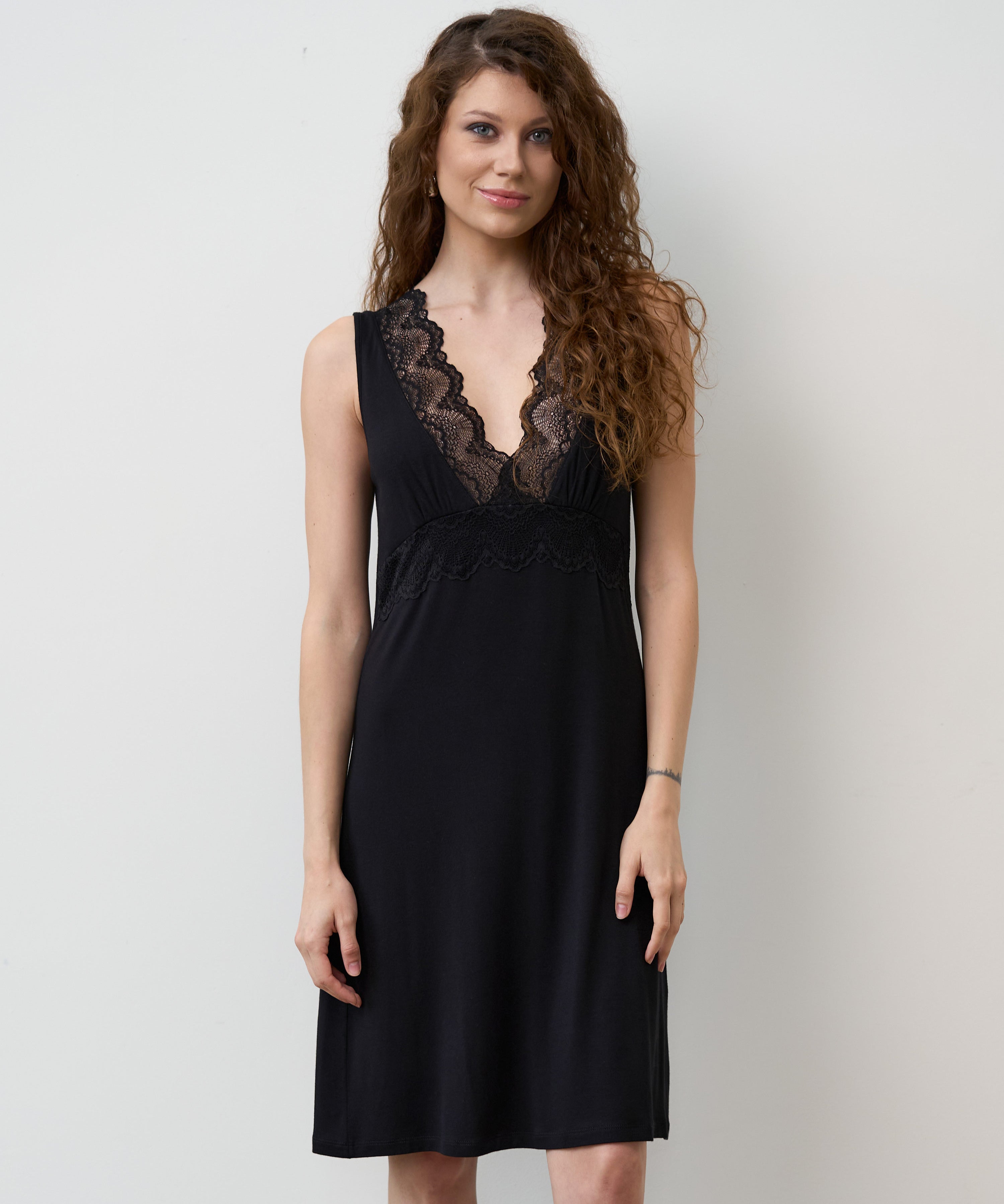 02112-Black-_1.jpg