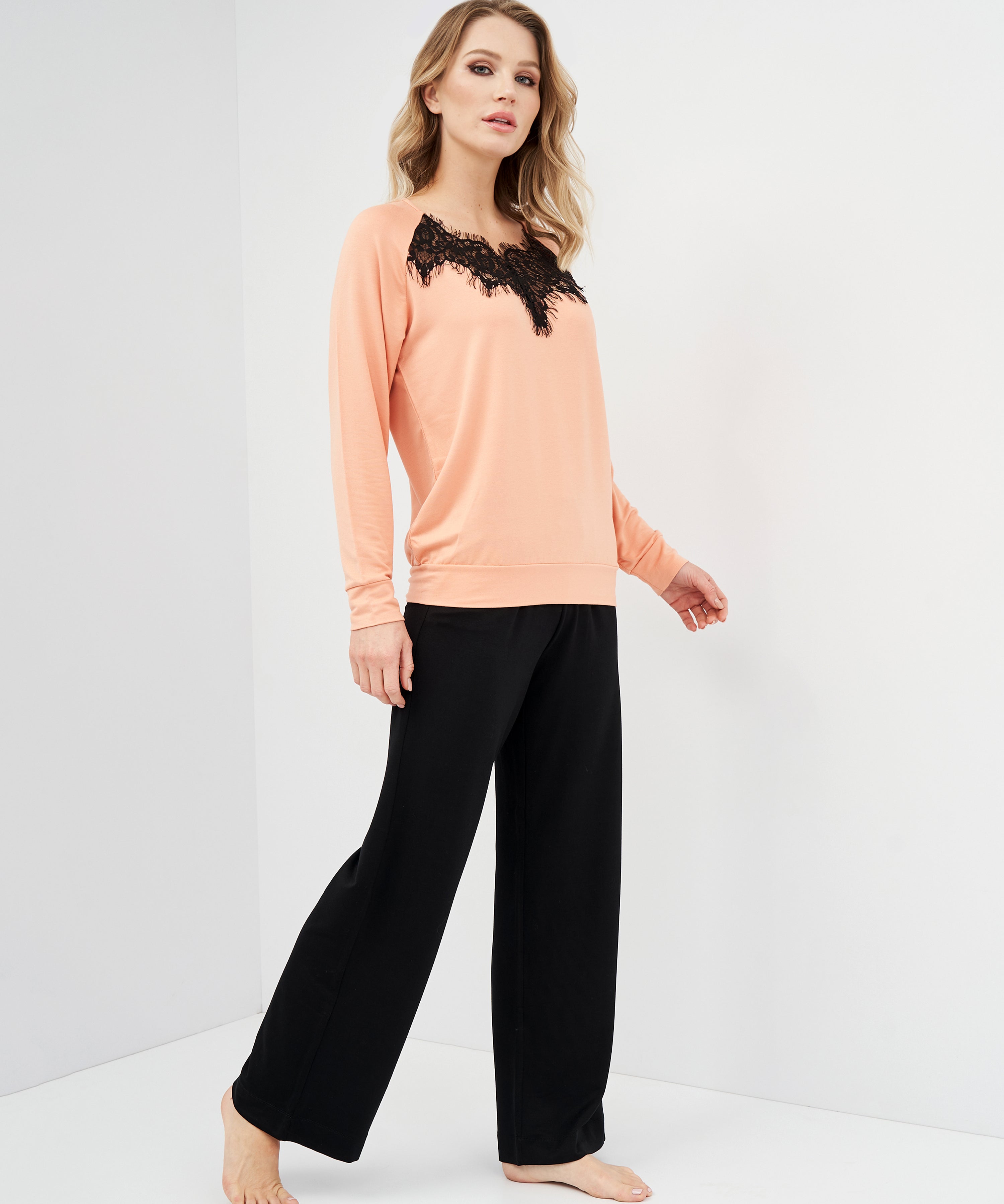 03134coralblack_5.jpg