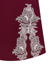 Effetto bamboo chemise spaghetti strap 03162 – women's sleepwear, cherry lacquer
White lace trim on a burgundy fabric background