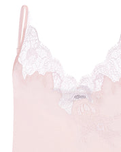Effetto bamboo chemise spaghetti strap 03162 – women's sleepwear, rosy peach
Close-up of a pink lace bra with 'effetto' branding on a light pink background