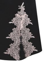Effetto bamboo chemise spaghetti strap 03162 – women's sleepwear, black
Black garment with intricate white lace detailing on a plain background