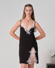 Effetto bamboo chemise spaghetti strap 03162 – women's sleepwear, black
Woman wearing a black slip dress with lace details on a plain background