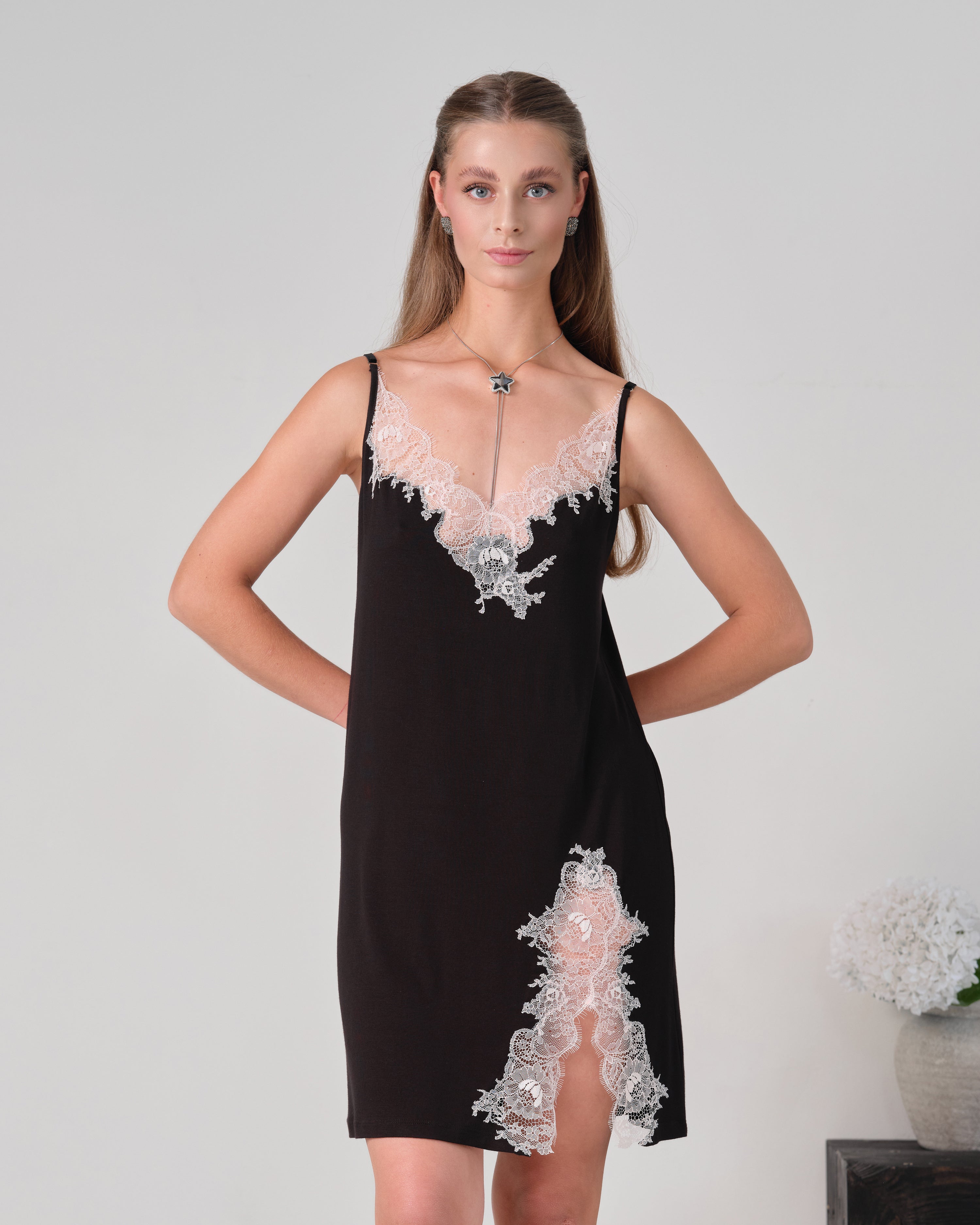 Effetto bamboo chemise spaghetti strap 03162 – women's sleepwear, black
Woman wearing a black slip dress with lace details on a plain background