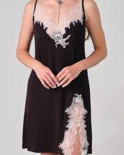 Effetto bamboo chemise spaghetti strap 03162 – women's sleepwear, black
Black slip dress with lace details on a plain background