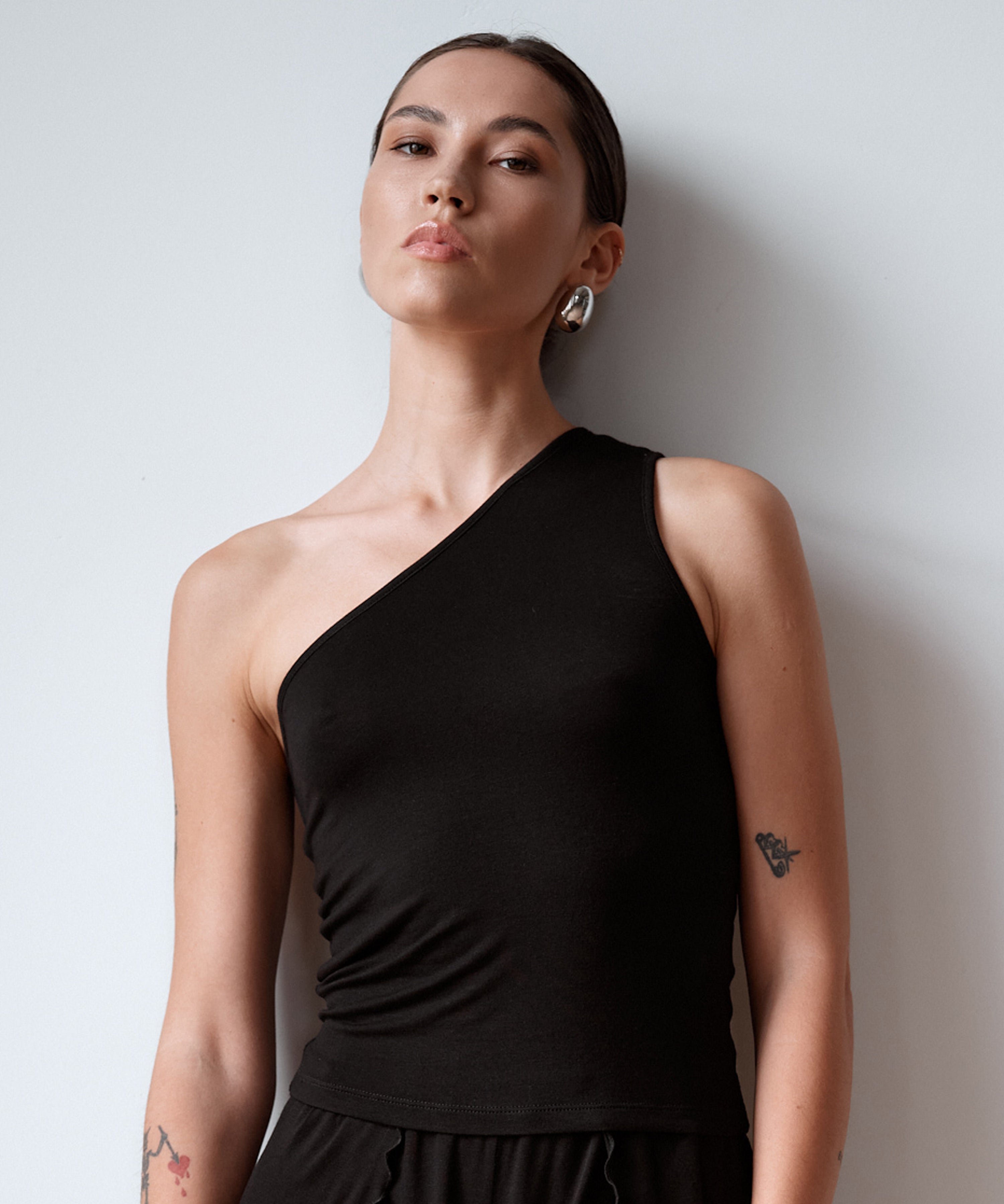 03162_Black_3.jpg
