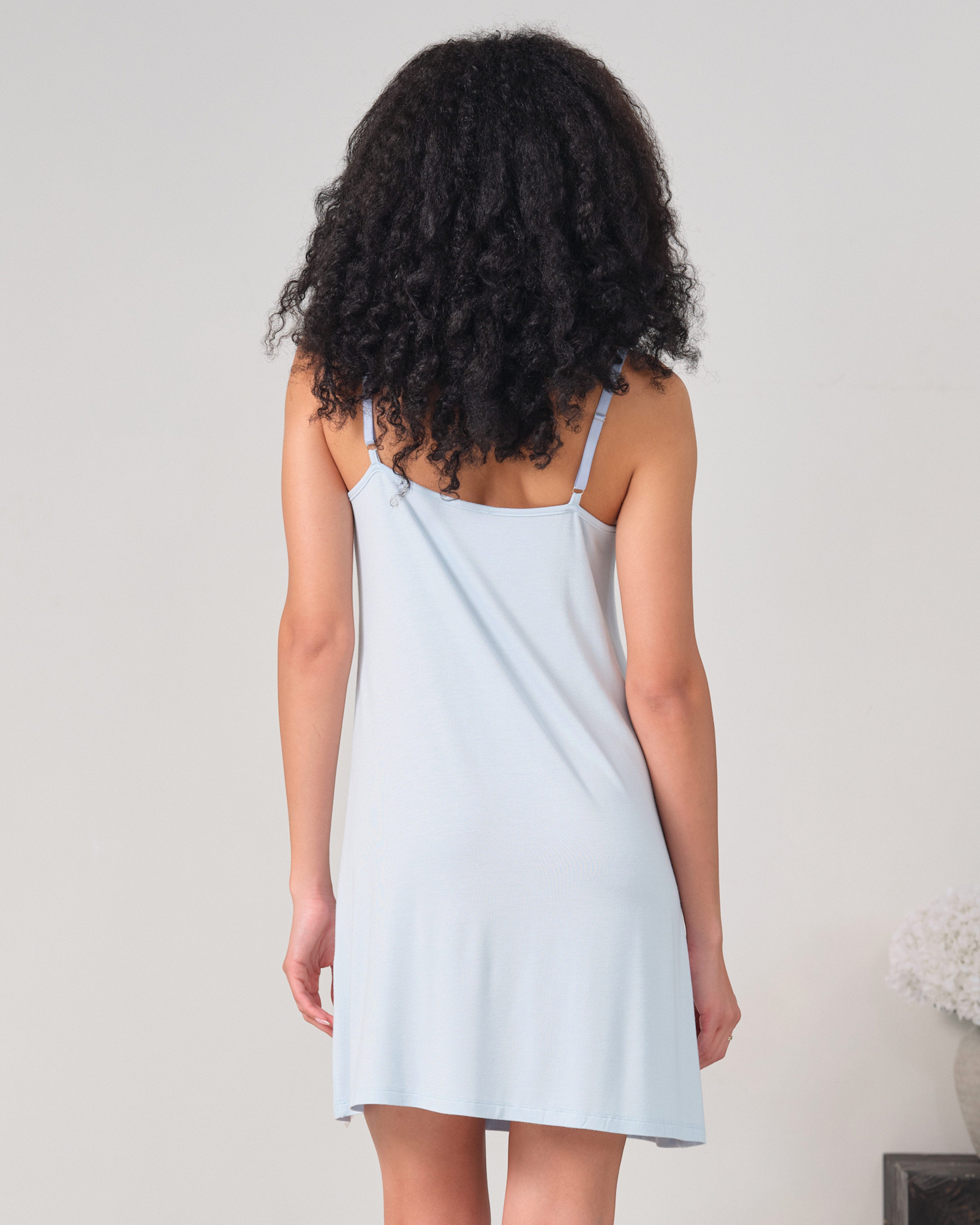 Effetto bamboo chemise spaghetti strap 03162 – women's sleepwear, icy blue
Woman wearing a light blue slip dress against a plain background