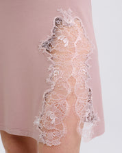 Effetto bamboo chemise spaghetti strap 03162 – women's sleepwear, nude rose
Lace-trimmed garment on a plain background