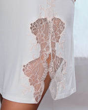 Effetto bamboo chemise spaghetti strap 03162 – women's sleepwear, ivory
Close-up of a white lace garment with a blurred background