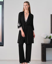 Effetto bamboo camisole pajama set 03163 – women's sleepwear, black
Woman wearing a black outfit with lace details in a minimalistic setting