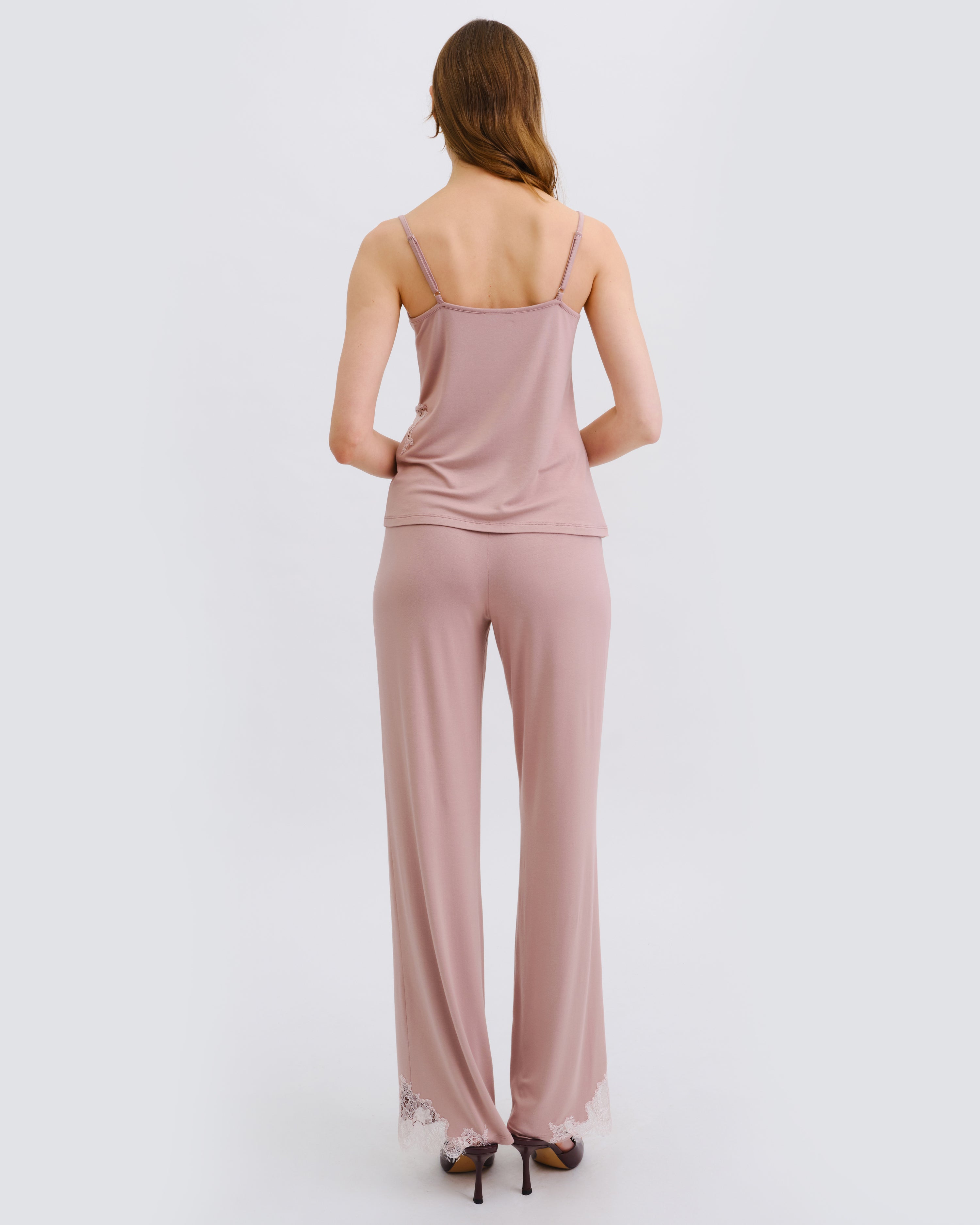 Effetto bamboo camisole pajama set 03163 – women's sleepwear, nude rose
Woman wearing a pink satin jumpsuit on a white background