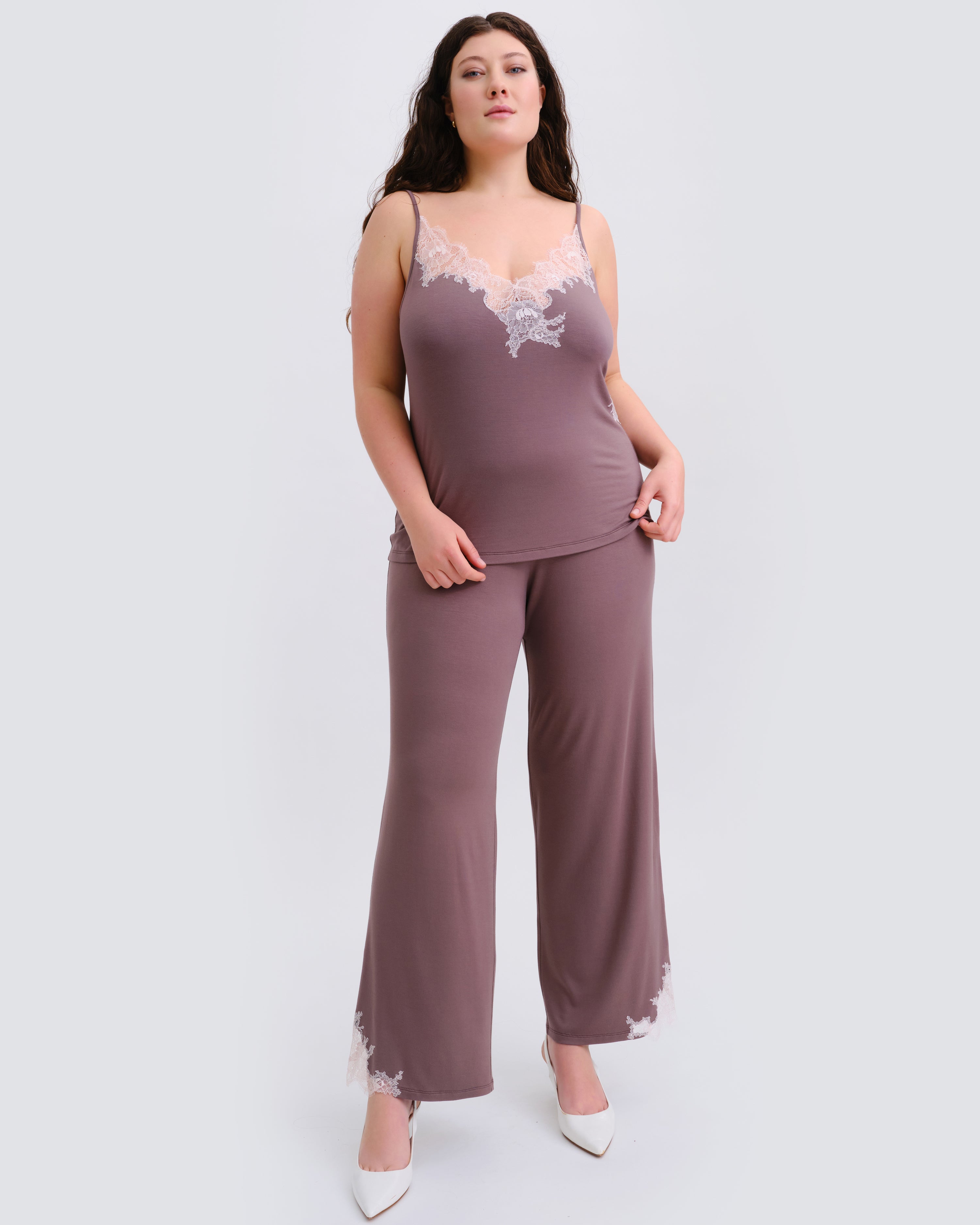 Effetto bamboo camisole pajama set 03163 – women's sleepwear, taupe
Woman wearing a mauve lace-trimmed top and wide-leg pants on a white background