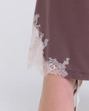 Effetto bamboo camisole pajama set 03163 – women's sleepwear, taupe
Close-up of a brown garment with white lace trim on a light gray background