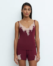 Effetto bamboo cami shorts set 03163 – women's sleepwear, cherry lacquer
Woman wearing a burgundy lace top and shorts set on a light gray background