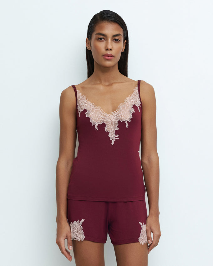Effetto bamboo cami shorts set 03163 – women's sleepwear, cherry lacquer
Woman wearing a burgundy lace top and shorts set on a light gray background