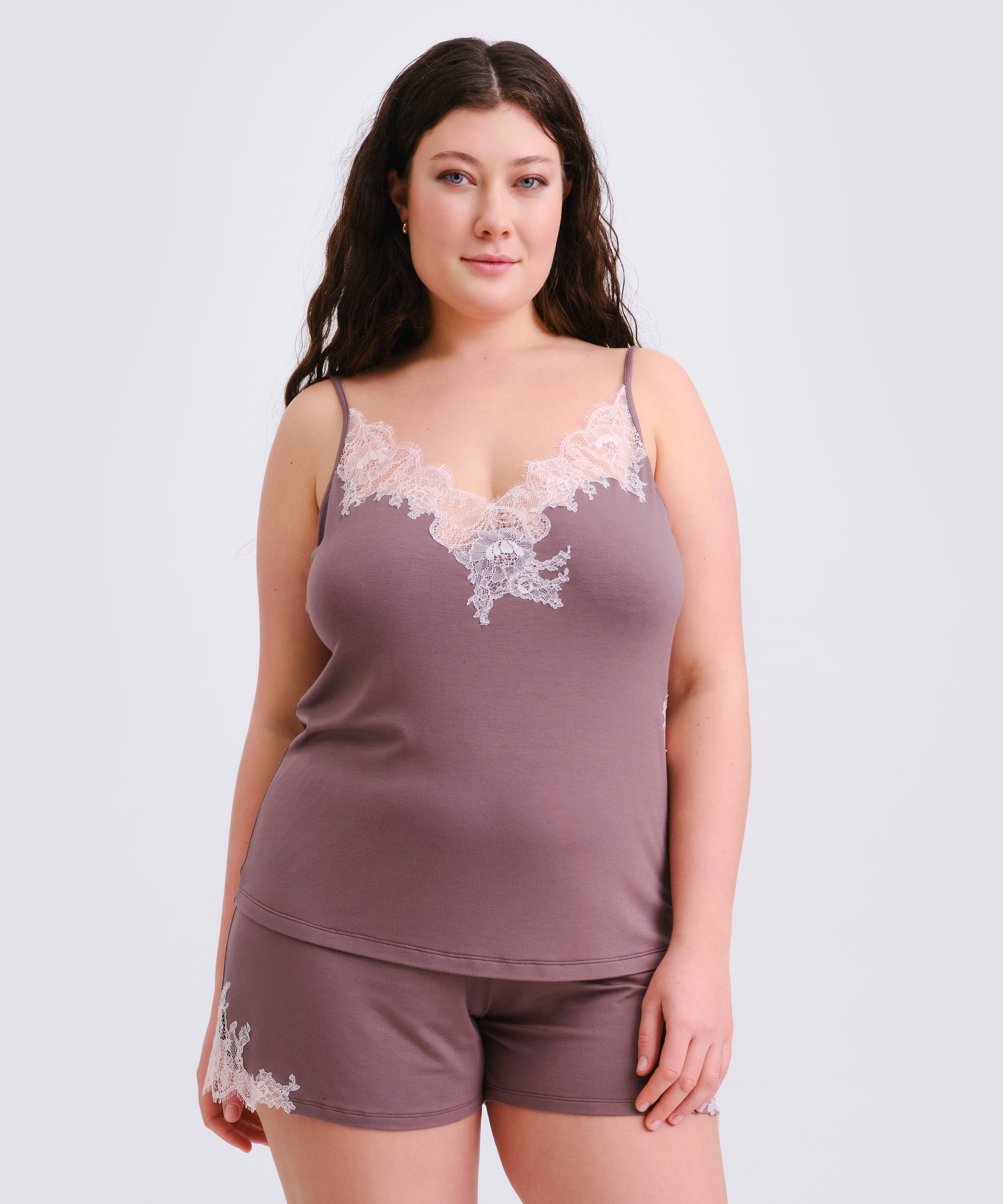 Effetto bamboo cami shorts set 03163 – women's sleepwear, taupe
Woman wearing a mauve lace-trimmed nightgown and shorts on a light gray background