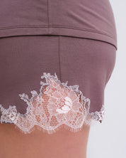Effetto bamboo cami shorts set 03163 – women's sleepwear, taupe
Brown garment with lace trim on a white background