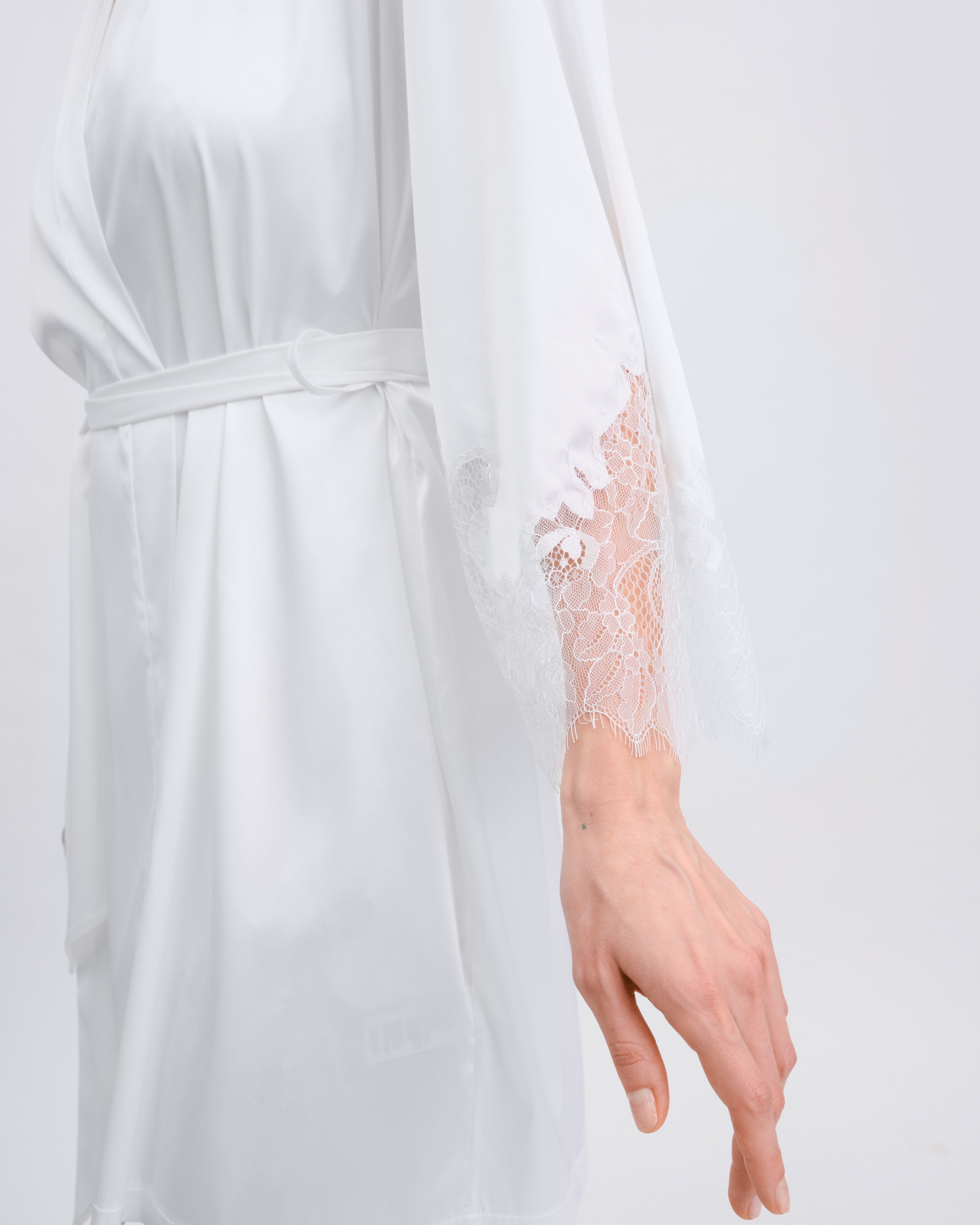 Satin mini Robe S03423 white